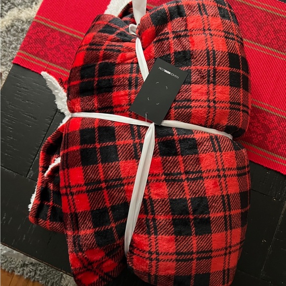 Red and Black Plaid Hooded Blanket - Picture 4 of 5